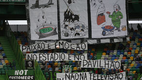 Claques do Sporting deixaram recado nas bancadas