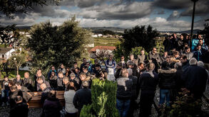 Forte apoio a David Veiga no funeral da mãe 
