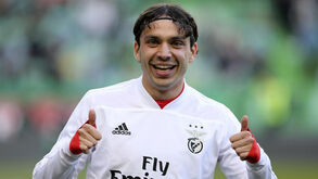 Benfica B tenta meter a quarta com Krovinovic