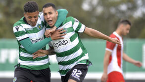Sporting derrota Aves em jogo 'louco'