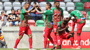 Insulares respiram melhor e fogaceiros estão cada vez mais perto da descida