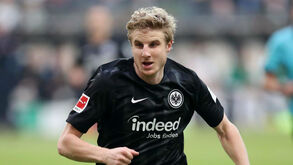 Hinteregger integrado no treino do Eintrach Frankfurt na véspera da receção ao Benfica