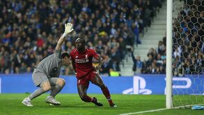 A crónica do FC Porto-Liverpool (1-4): alma consumida a pouco e pouco