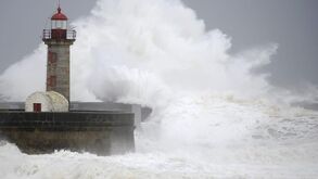 Embarcação incontactável ao largo de Peniche: seguiam a bordo sete a nove pessoas