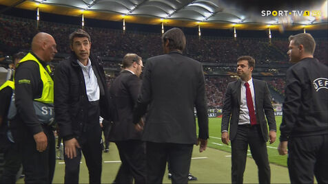 Bruno Lage protestou golo do Eintracht Frankfurt e foi expulso