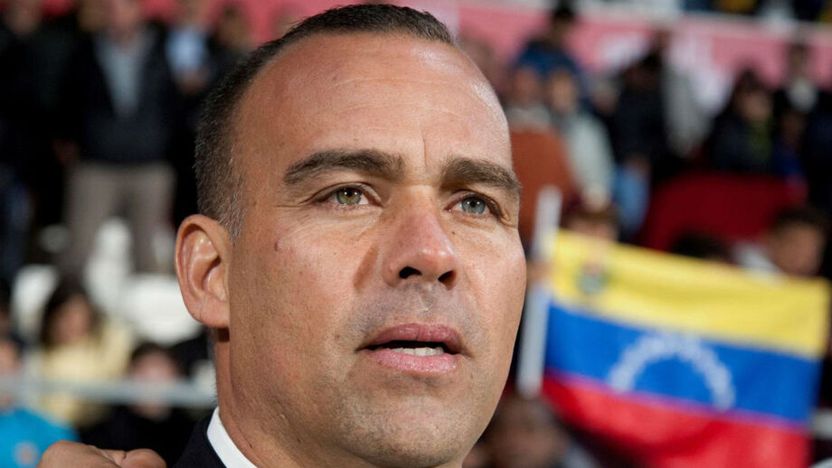 Selecionador da Venezuela volta atrás e mantém-se no cargo