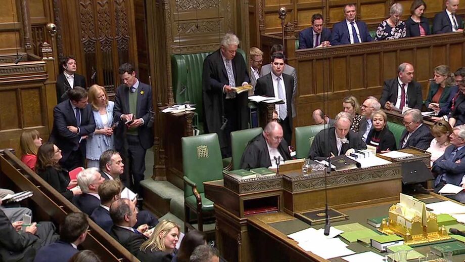 Parlamento britânico volta a chumbar todas as alternativas ao Brexit