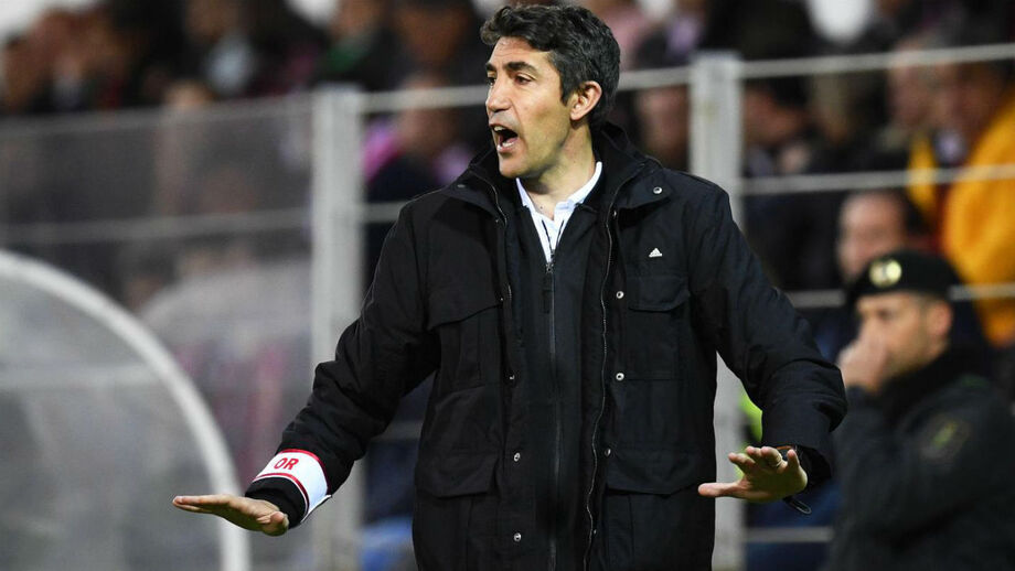 Lage elogiado na World Soccer: «Futebol vistoso, de ataque, em contraste com o seu antecessor»