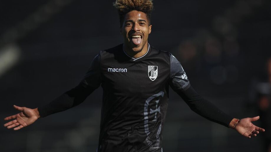 João Correia renova até 2021