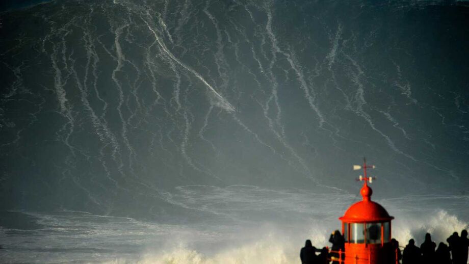 Sete ondas gigantes da Nazaré candidatas a prémios da liga mundial de surf