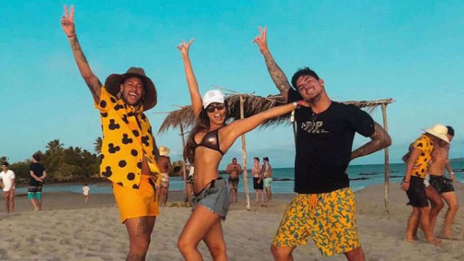 Cantor sertanejo arrasa Neymar por causa da namorada e amigos do craque falam em