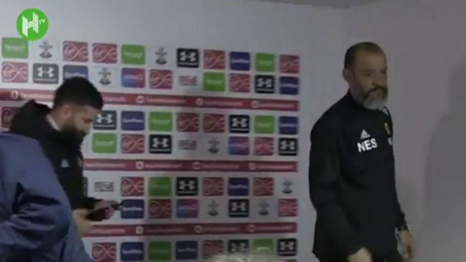 Nuno Espírito Santo deixa conferência irritado com pergunta de jornalista