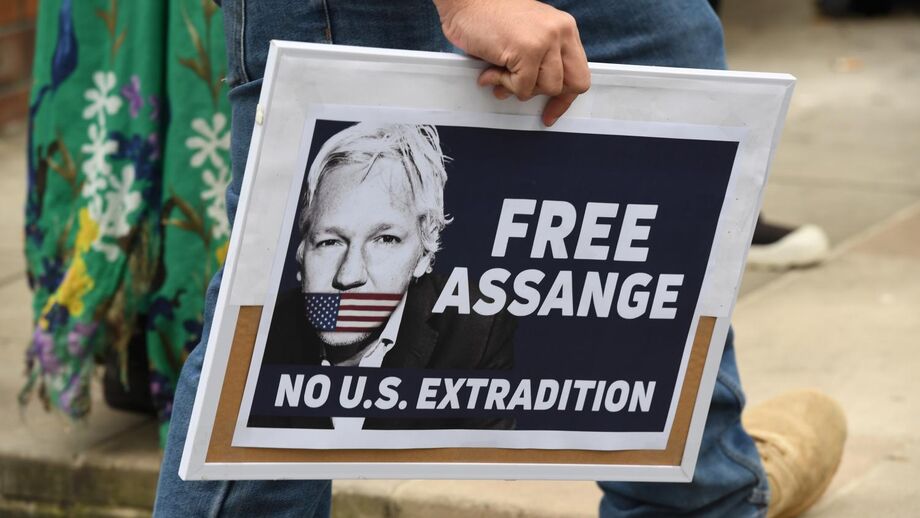 Assange quer cooperar com Suécia para evitar extradição para EUA