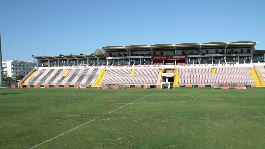 Olhanense-Casa Pia acabou mais cedo após distúrbios entre adeptos locais e jogadores visitantes após o 1-2