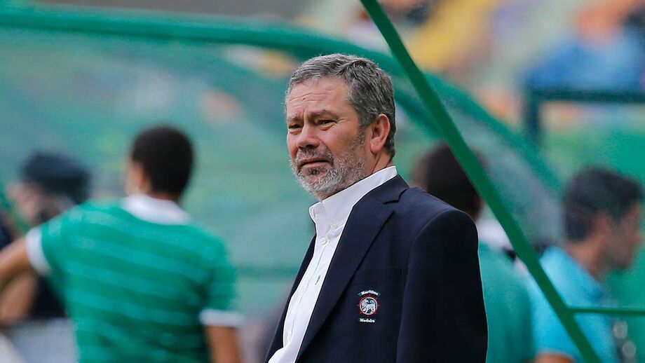 Marítimo tranquilo com processo a Petit