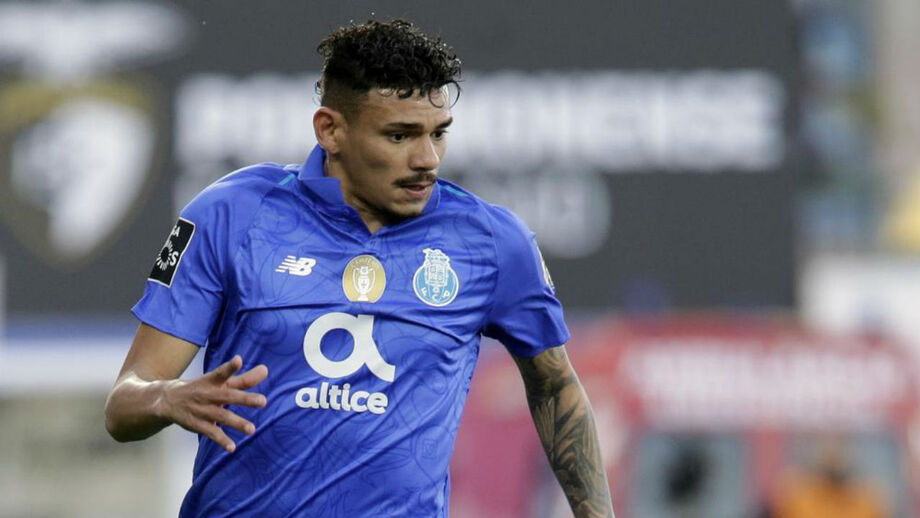 Soares eleito o melhor avançado do mês de março