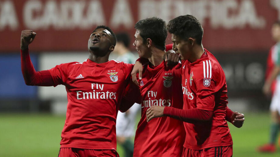 Benfica vence V. Guimarães e cimenta liderança