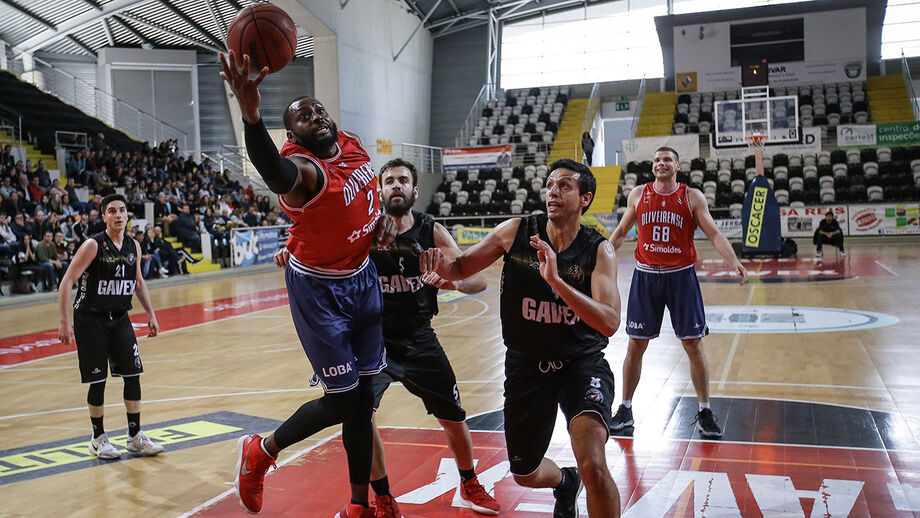 Oliveirense teve de suar para passar em Ovar