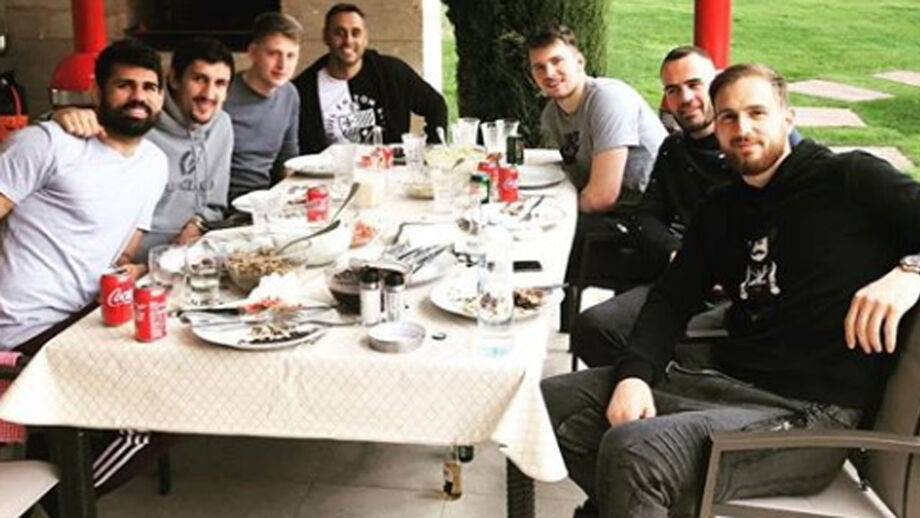 Oblak celebra renovação de contrato com Diego Costa e Stefan Savic