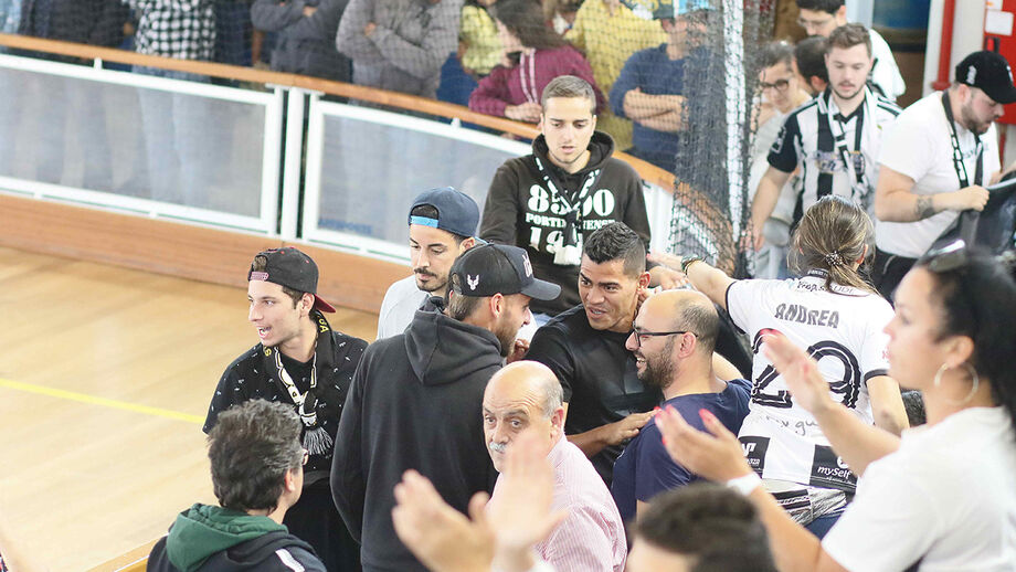 Jadson e Léo foram apoiar equipa de futsal do Portimonense