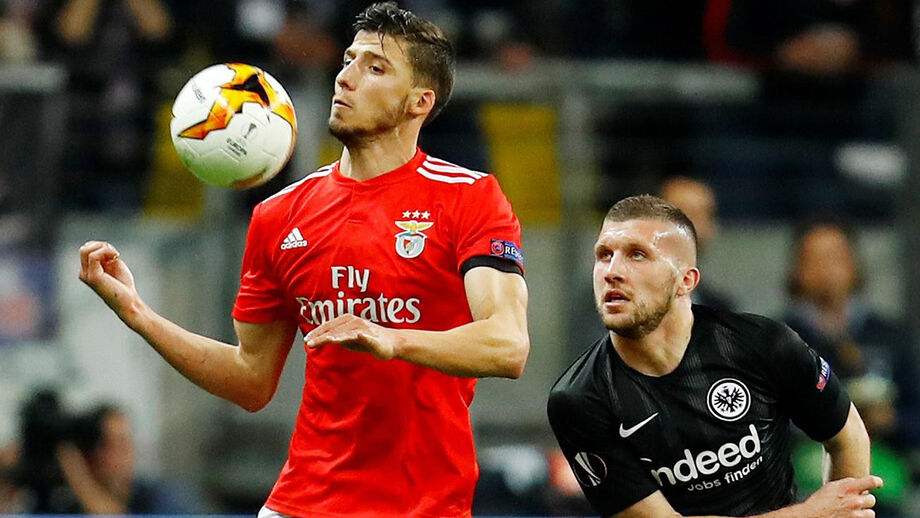 Italianos dizem que Benfica dá prioridade a vender Rúben Dias