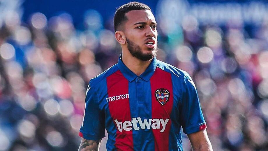Rúben Vezo marca no empate do Levante com Espanyol