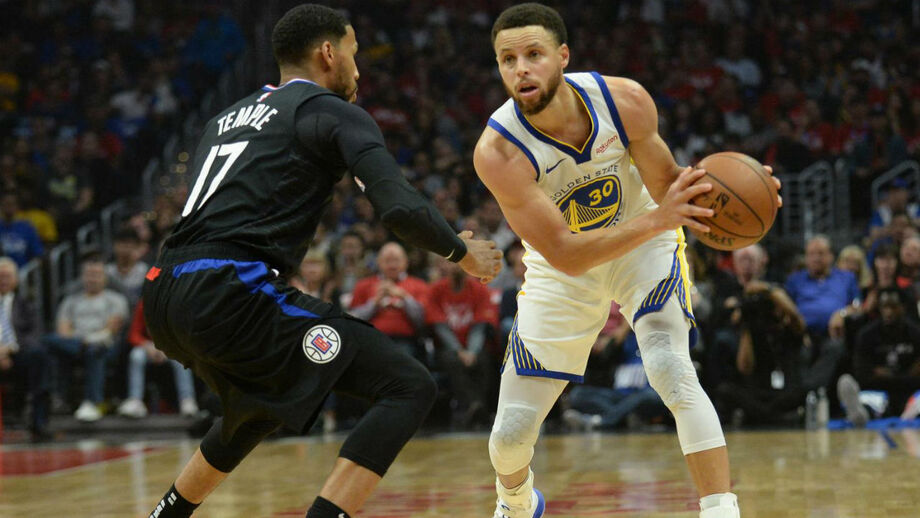 Warriors estão a um triunfo das meias-finais de conferência da NBA