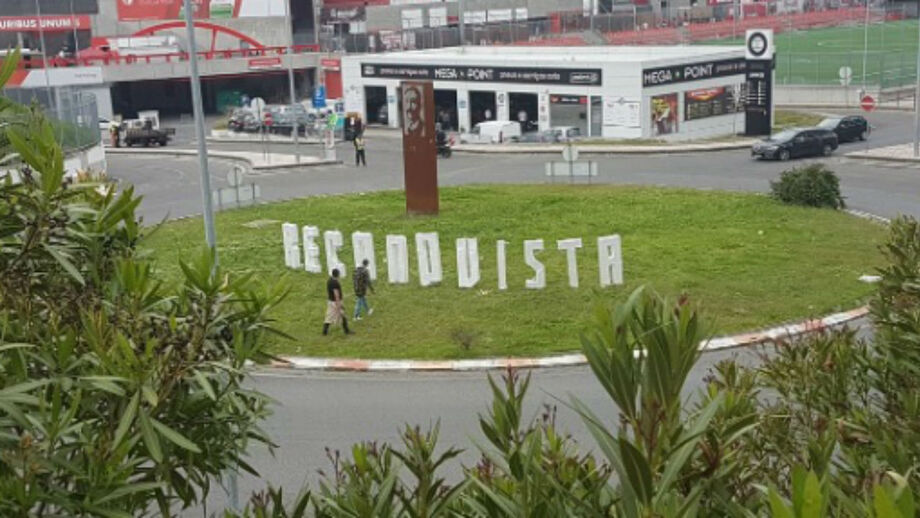 Pedido especial dos adeptos do Benfica à chegada ao Estádio da Luz