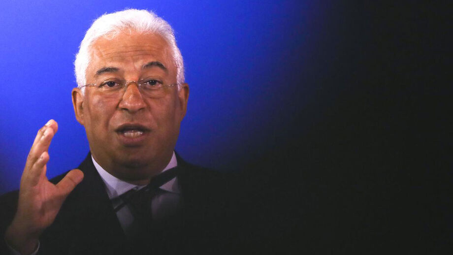 Quatro jovens contra aeroporto do Montijo interrompem discurso de António Costa
