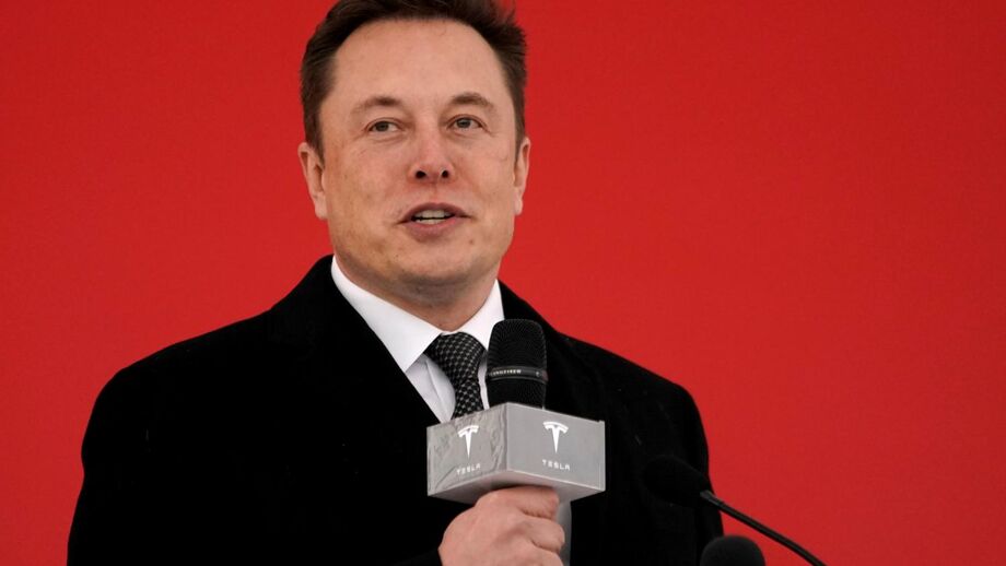 Tesla lança táxis sem condutor no próximo ano