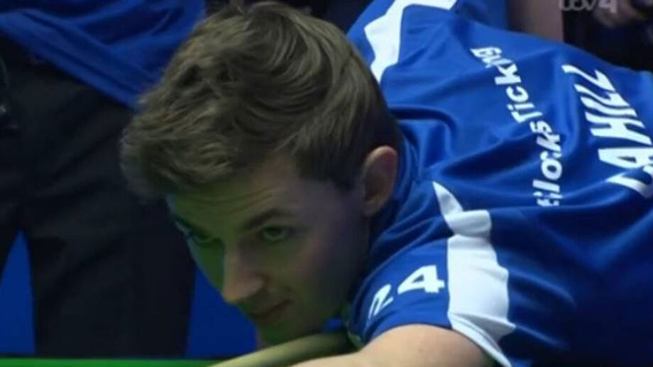 Amador James Cahill afasta Ronnie O'Sullivan na abertura do Mundial de snooker