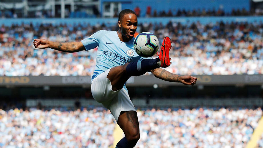 Sterling diz que racismo no futebol é um problema