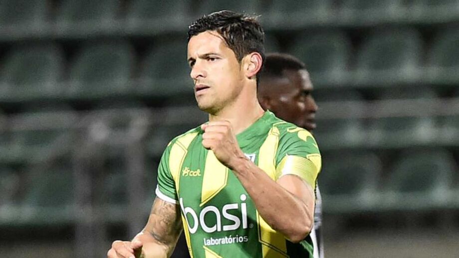 Ricardo Costa suspenso por dois jogos