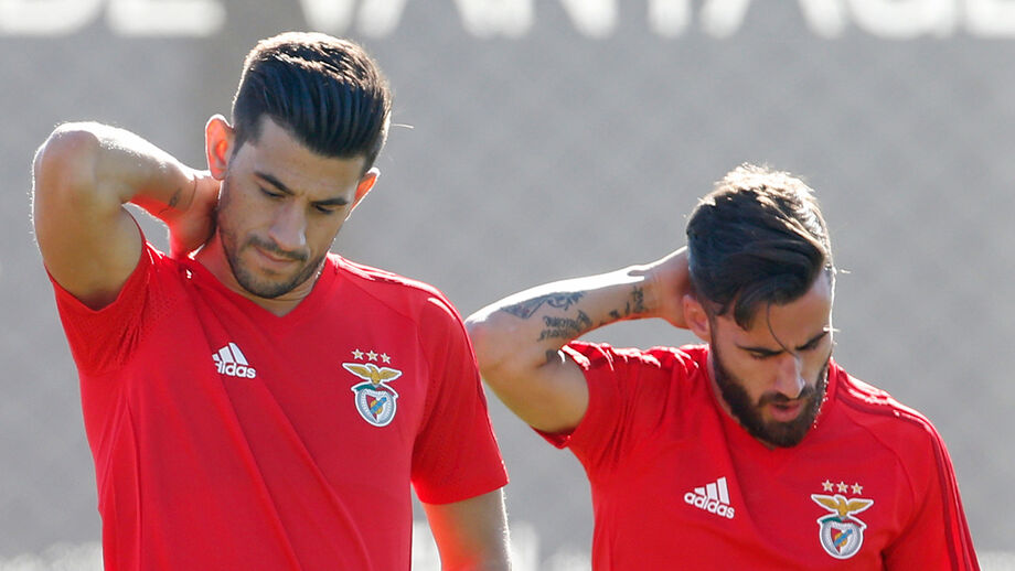 Passes de oito jogadores como garantia bancária