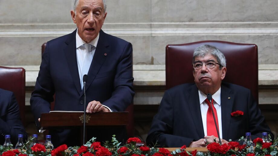 25 Abril: Presidente da República pede
