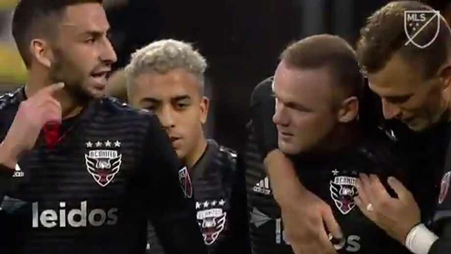 Rooney garantiu assim a vitória (0-1) do DC United sobre o Columbus Crew de Pedro Santos