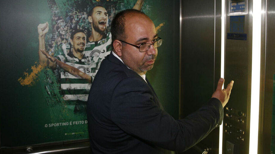 Luís Gestas cita Aristótoles visando João Duque: «Refocilas como um porco no lamaçal da tua ignorância»