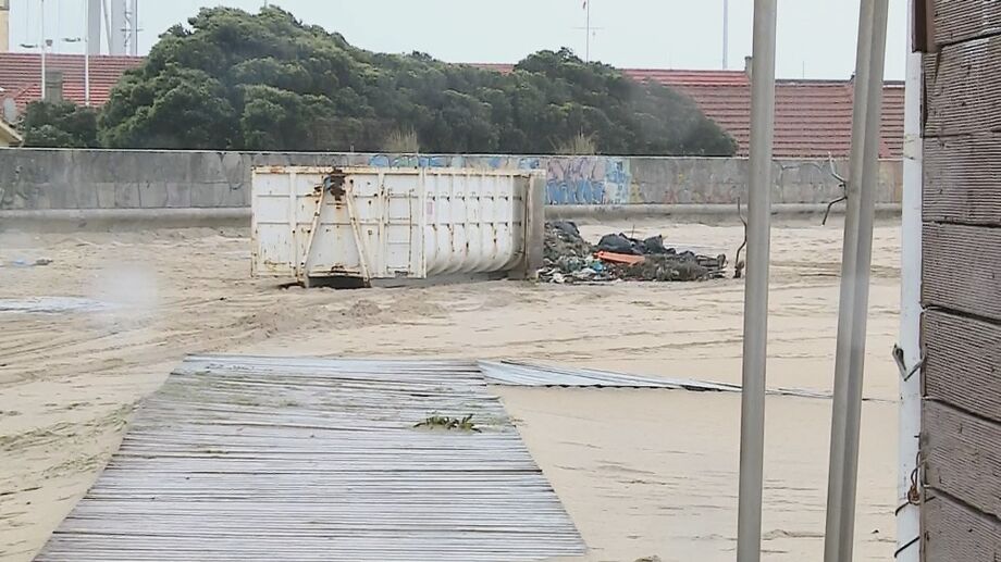 Cabeça de mulher encontrada dentro de saco de plástico em praia de Leça da Palmeira