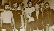 Vencedores da edição de 1976/77 com o troféu que os leões vão tentar reconquistar