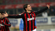 3. Alexandre Pato (AC Milan) - O primeiro grande nome desta lista e dos grandes flops. Bem, não foi totalmente um falhanço, até porque o brasileiro deixou boa imagem no AC Milan, mas na verdade esperava-se bem mais do atual jogador do São Paulo.