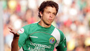 13. Franco Di Santo (Audax Italiano) - Em 2007 era um daqueles avançados 'fetiche' dos jogadores de Football Manager, mas tal como muitos outros casos... nunca confirmou bem aquilo que se previa. Joga de momento no Atlético Mineiro..
