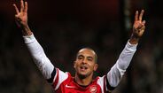 48. Theo Walcott (Arsenal) - A sua velocidade colocou-o como um jogador favorito para muitos adeptos. Jogou onze épocas no Arsenal, de onde saiu para o Everton. Até tem feito uma boa carreira.