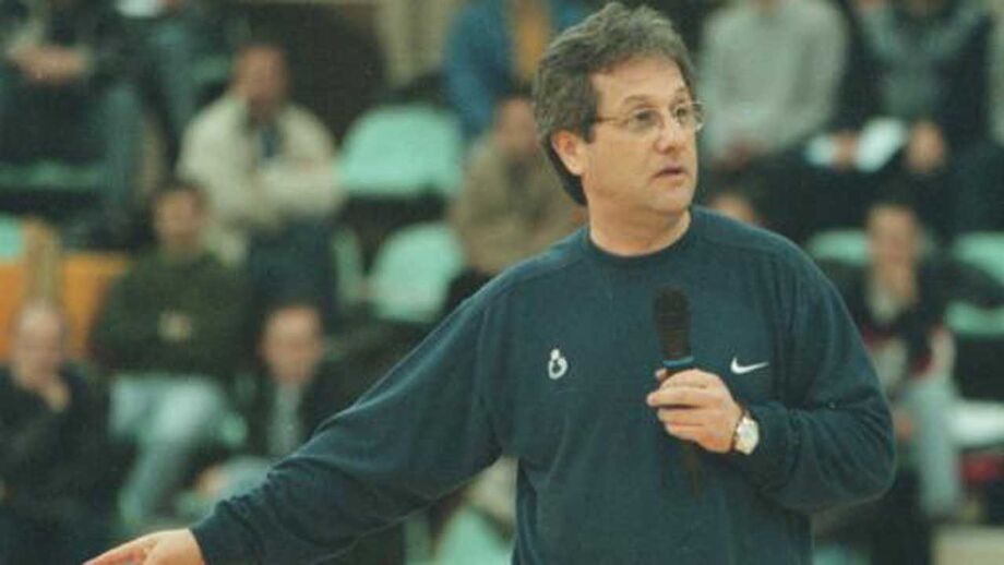 Julio Velasco retira-se no final da época após mais de 30 títulos no voleibol