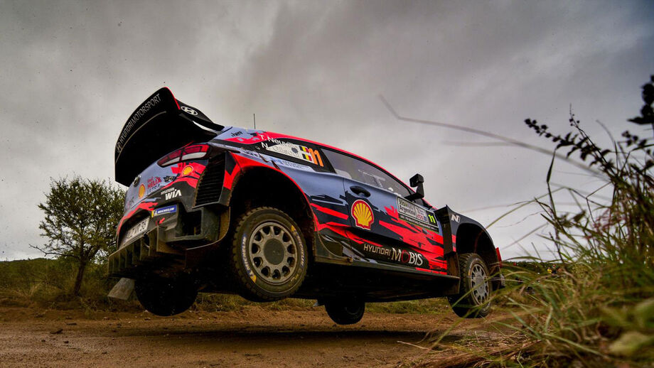 Thierry Neuville e navegador levados ao hospital após despiste no Rali do Chile