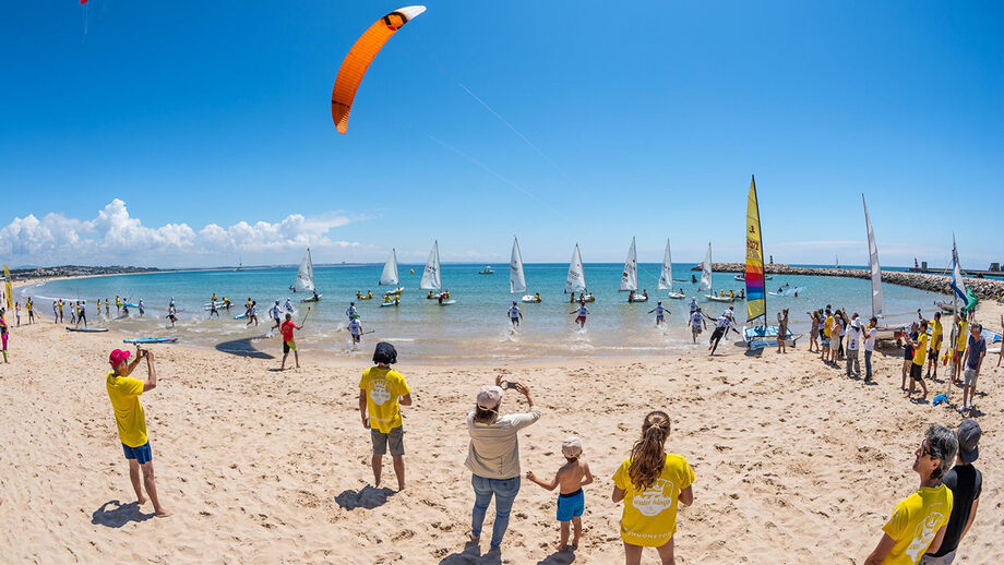Lufinha recebe 'reis' dos mares em Lagos