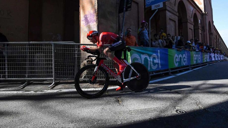 Tom Dumoulin abandona Giro após queda na quarta etapa