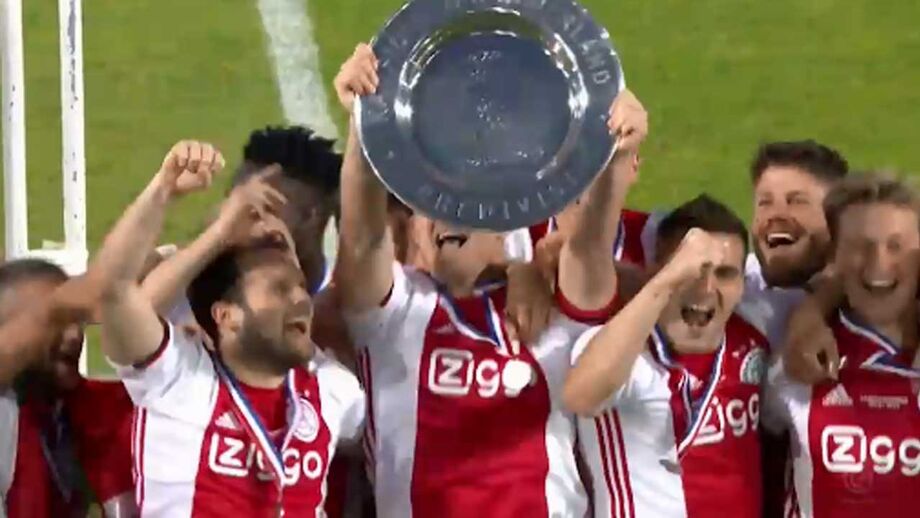 Apito final e... solta-se a loucura entre os jogadores do Ajax