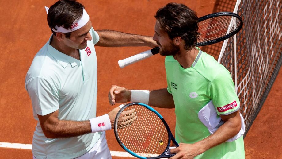 João Sousa rendido ao rei Federer