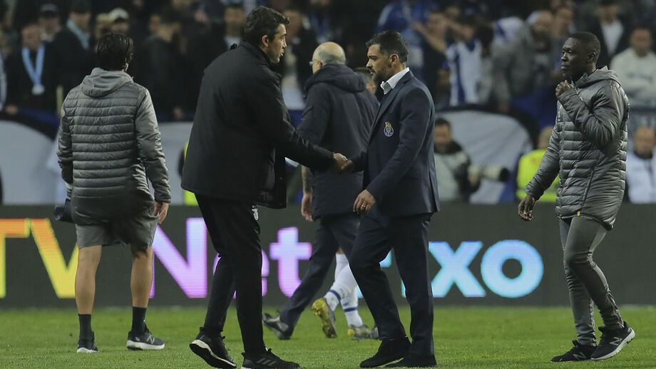UEFA castiga Sérgio Conceição e Bruno Lage com um jogo de suspensão