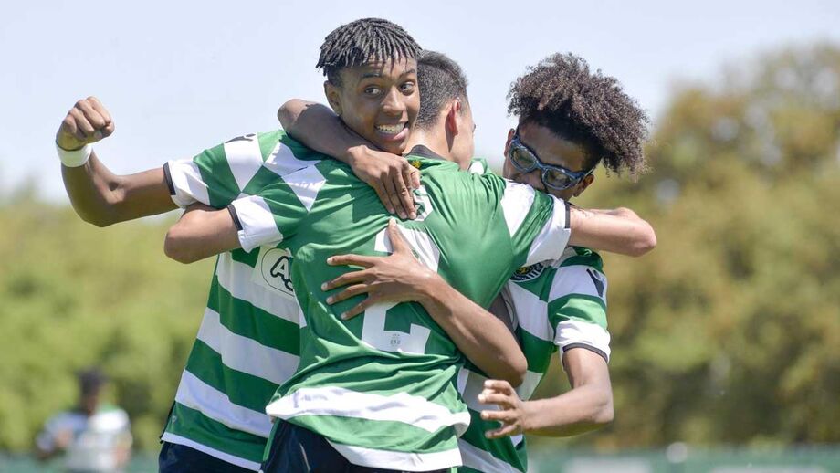Sporting goleia em Coimbra